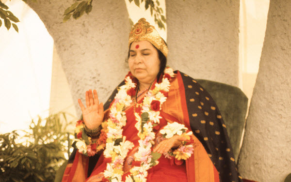 HH-Shri-Mataji-Nirmala-Devi-Shri-Buddha-Puja-San-Diego-USA-July-23rd-1988-small-2