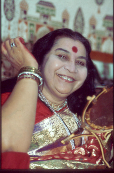 Shri-Mataji-1st-Day-of-Navaratri-Hampstead-UK-17th-October-1982-10