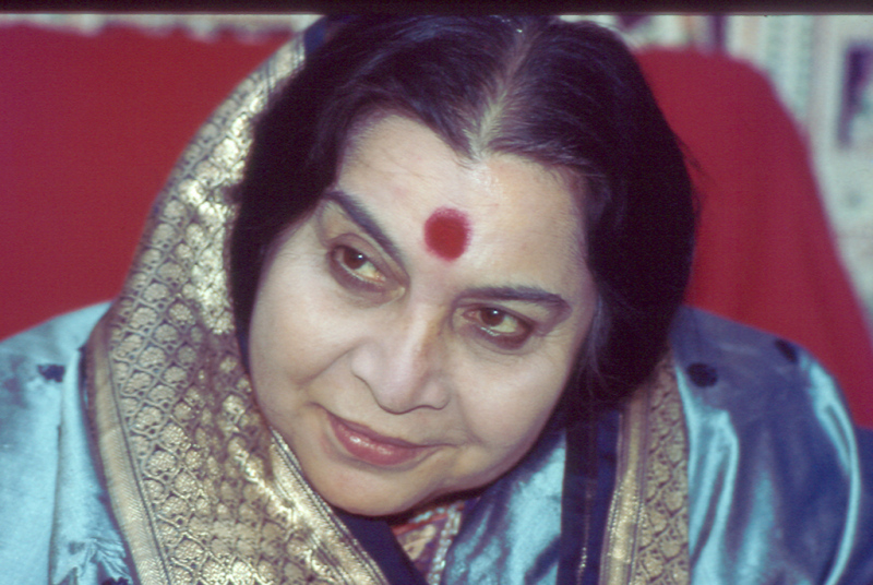 Shri-Mataji-1st-Day-of-Navaratri-Hampstead-UK-17th-October-1982-11