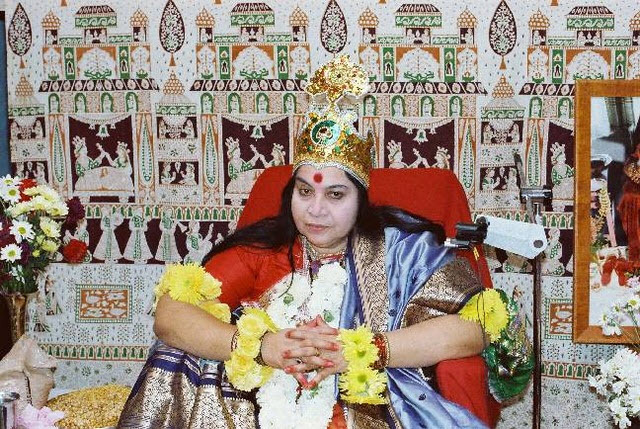 Shri-Mataji-1st-Day-of-Navaratri-Hampstead-UK-17th-October-1982-13