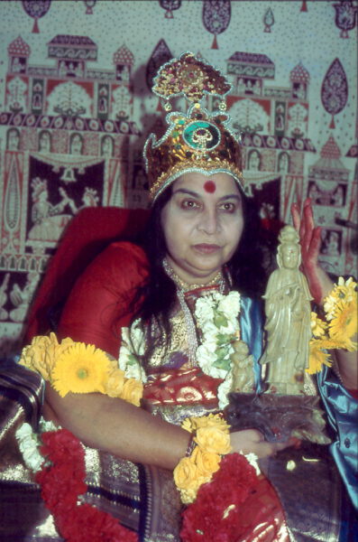 Shri-Mataji-1st-Day-of-Navaratri-Hampstead-UK-17th-October-1982-16