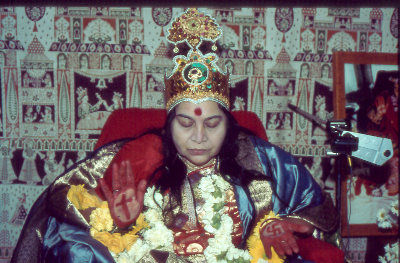 Shri-Mataji-1st-Day-of-Navaratri-Hampstead-UK-17th-October-1982-17