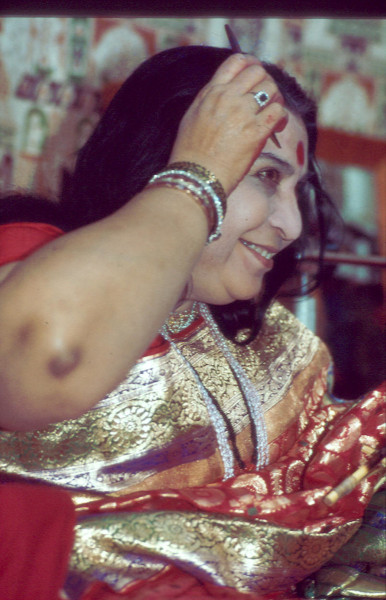 Shri-Mataji-1st-Day-of-Navaratri-Hampstead-UK-17th-October-1982-19