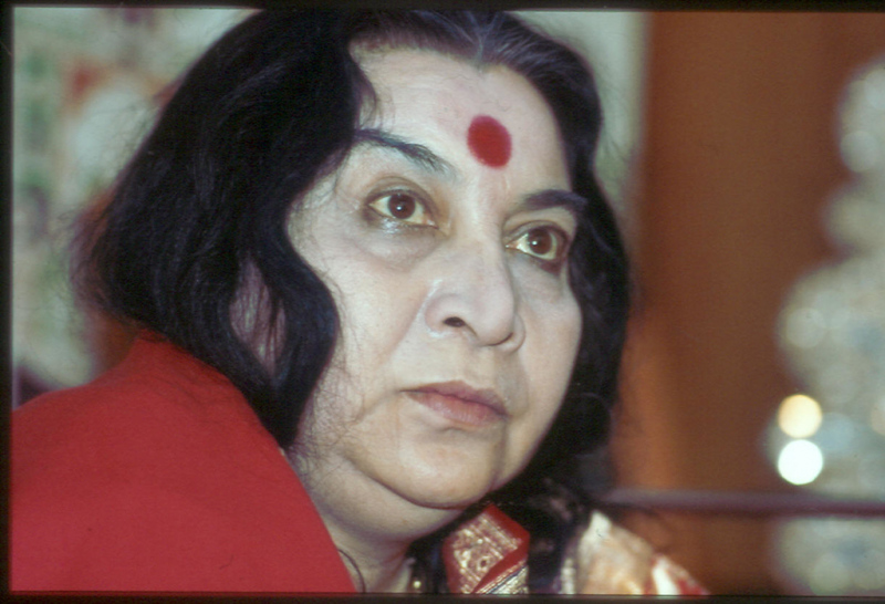 Shri-Mataji-1st-Day-of-Navaratri-Hampstead-UK-17th-October-1982-20