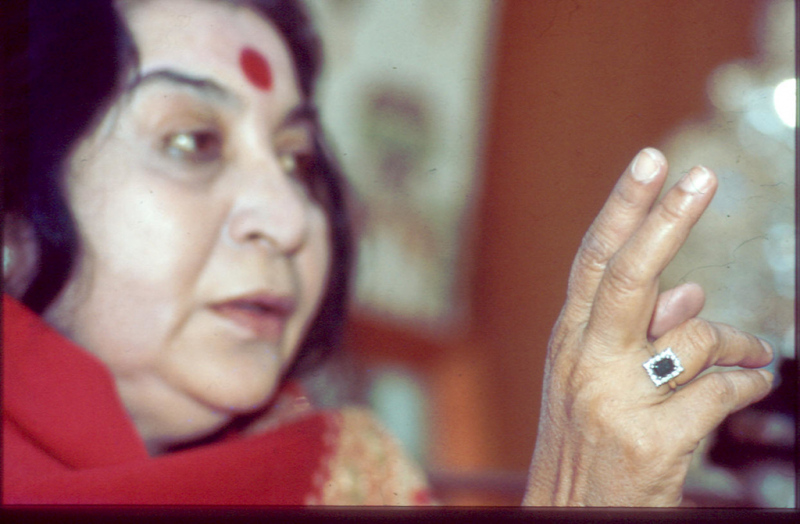 Shri-Mataji-1st-Day-of-Navaratri-Hampstead-UK-17th-October-1982-3